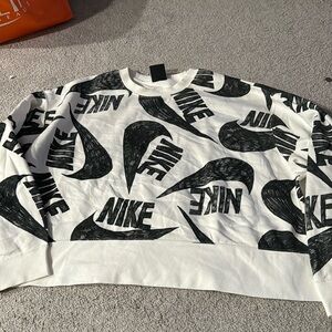 Oversize cropped plus size Nike sweatshirt